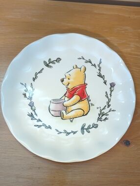 Disney Winnie The pooh plate brand new never used/ no tag
